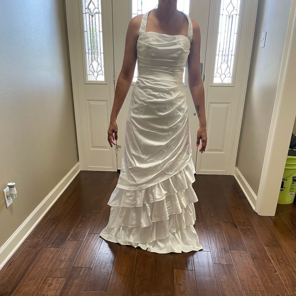NWT David’s Bridal satin halter slim Aline ruched ruffle wedding dress SZ 4